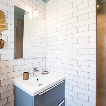 La Coloc לינה וארוחת בוקר